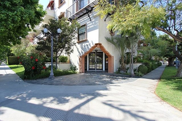 1st image of 12603 Moorpark St Unit 106