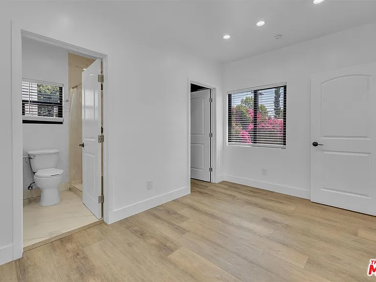 14121 Califa St — Photo 44