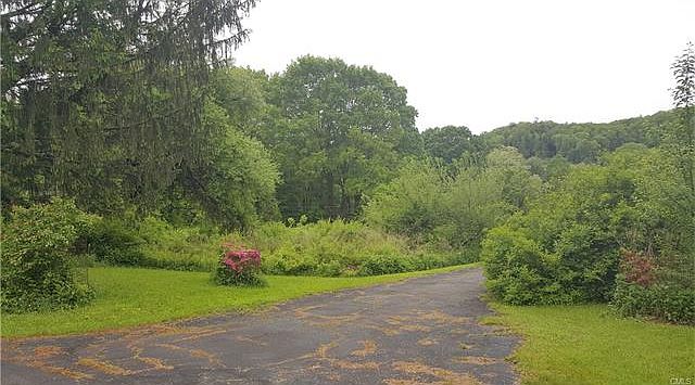 2nd image of 40 Starrs Plain Rd