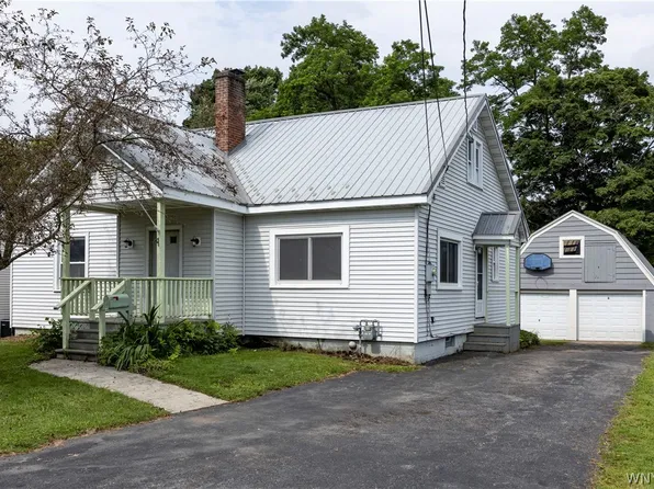 17 Chestnut St, Springville, NY 14141