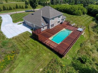 N87W35735 Mapleton Rd, Oconomowoc, WI 53066