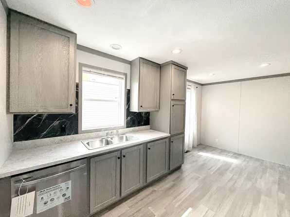 4000 E 134th St #1018, Chicago, IL 60633