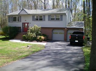 25 Farm Ln, Millstone Township, NJ 08555