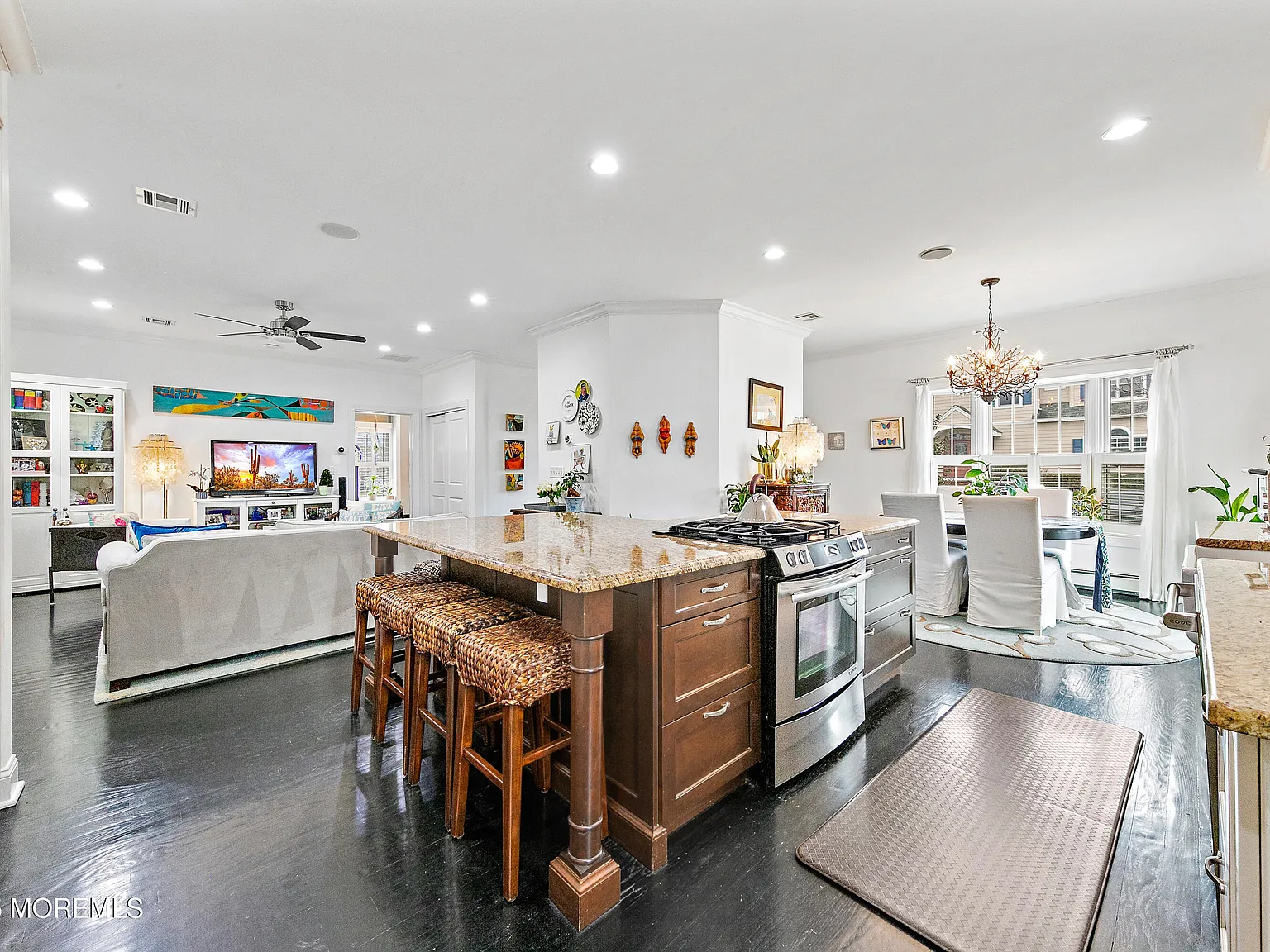 4 bed, 2.5 bath, 3200 sqft, $4,000 — Photo 2