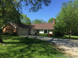515 N 11th St, Petersburg, IL 62675