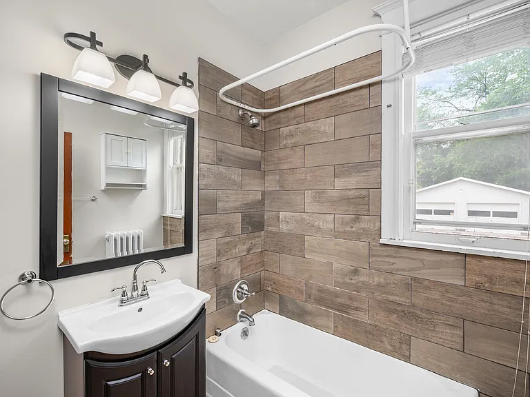 526 Reeves Dr — Photo 16