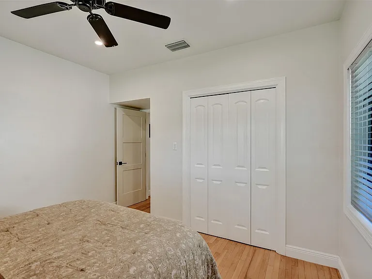 807 SW 18th St — Photo 31