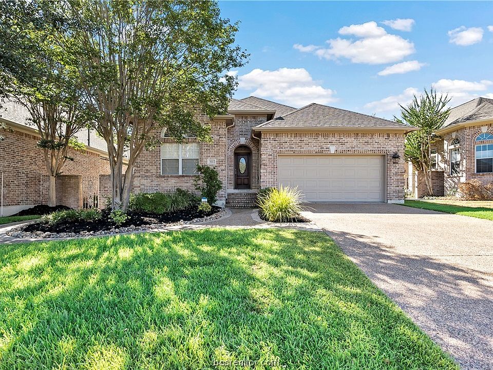 1st image of 921 Grand Oaks Cir