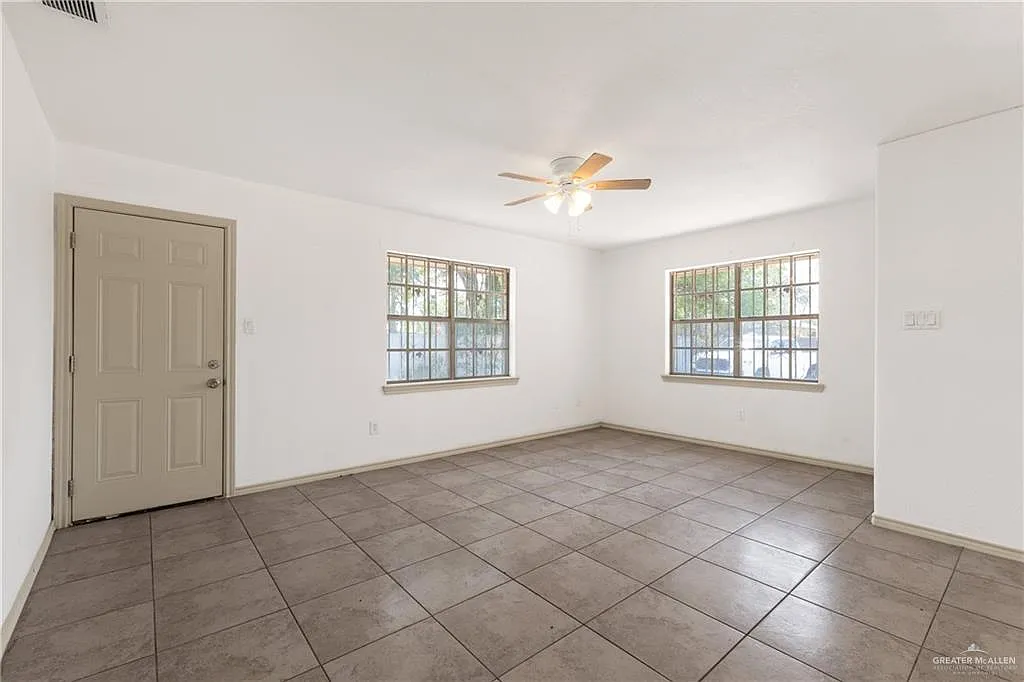 Building Photo - 2804 Gumwood Ave