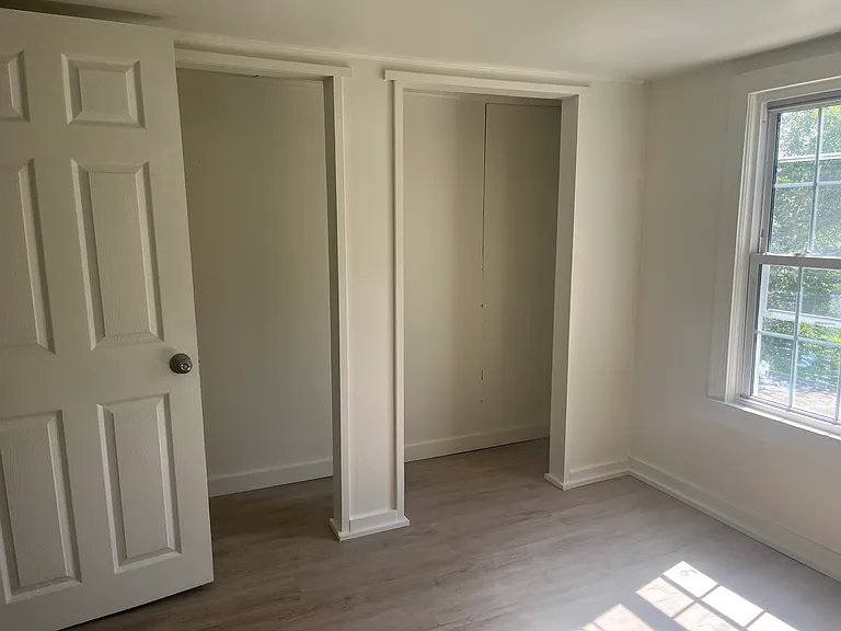 210 Downey St — Photo 2