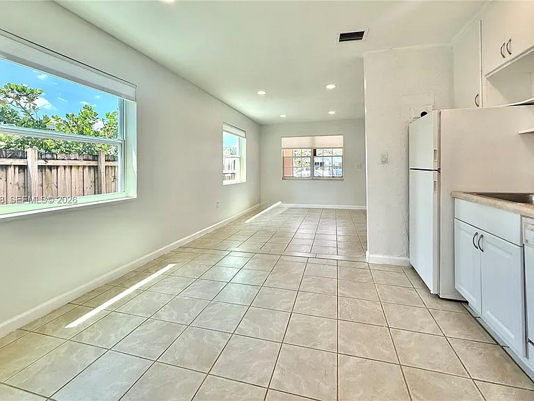 2318 Dewey St — Photo 7