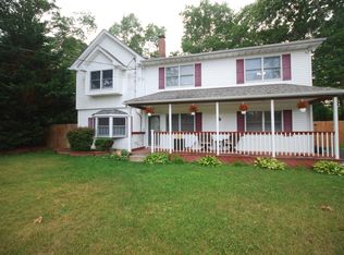 28 Hemlock Rd, Rocky Point, NY 11778