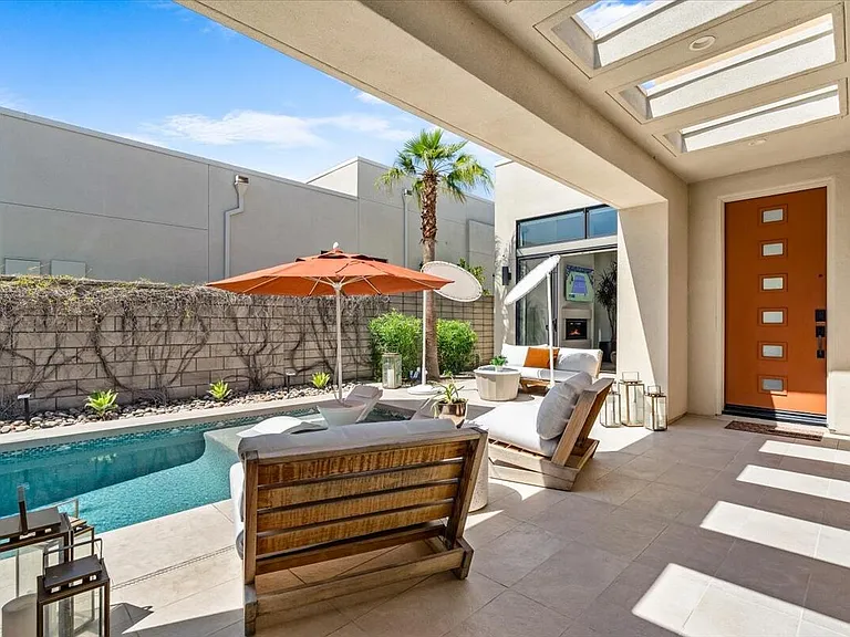 446 Fountain Dr — Photo 3