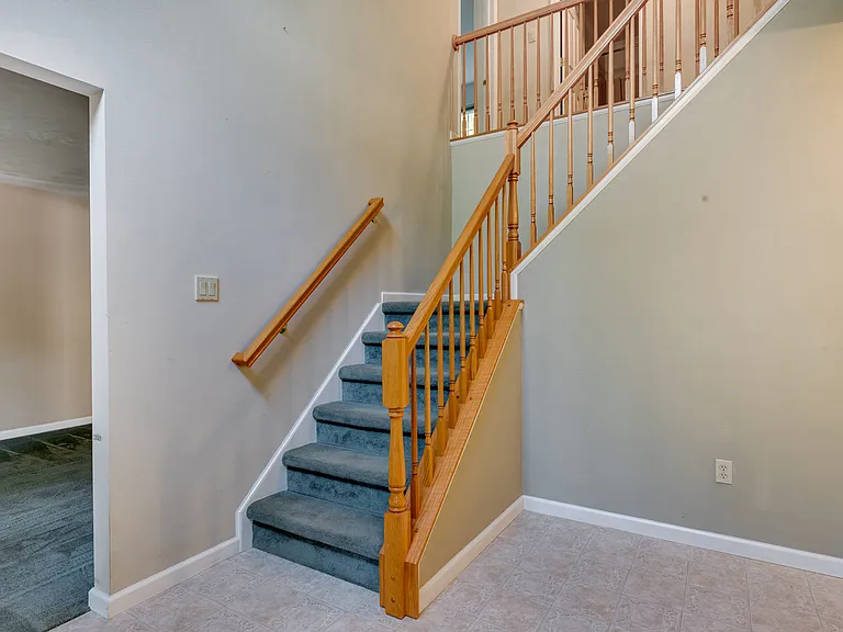 80 Hillbrook Dr — Photo 4