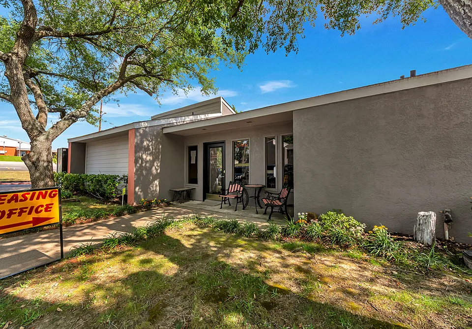 Oak Manor Apartments