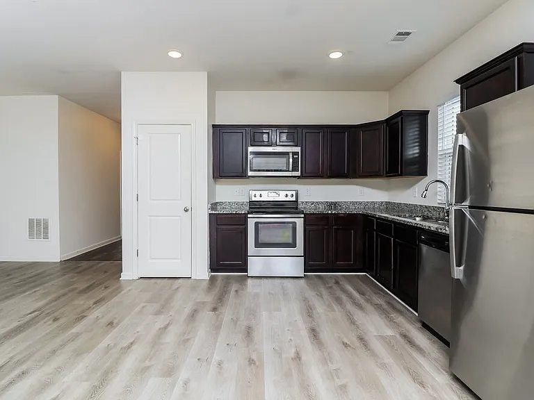 7261 Lacey Dr — Photo 8