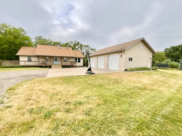 1219 Indian Lakes Rd NE, Sparta, MI 49345