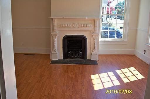 2nd image of 122 Clay St