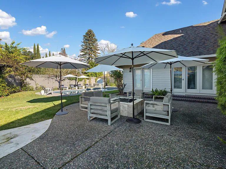 470 Eastin Dr — Photo 44