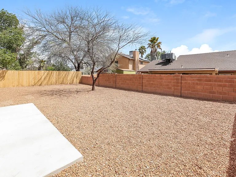 2811 W Calle Del Tigre — Photo 19