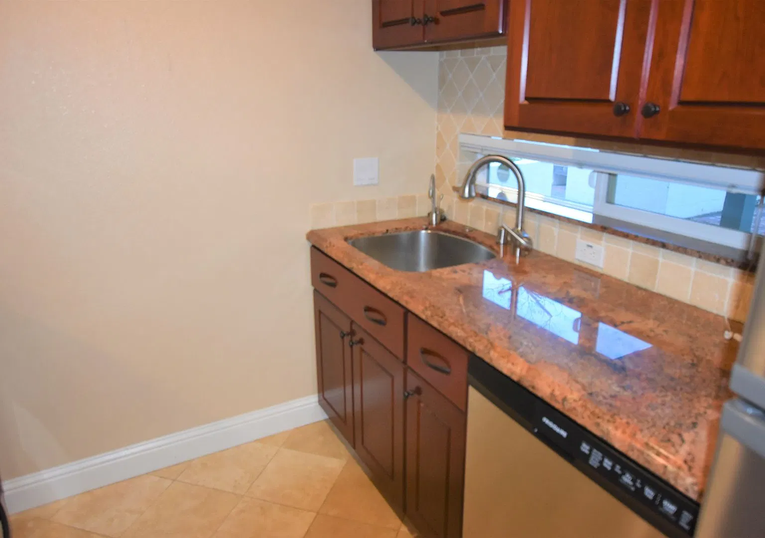 Gorgeous 2BD 1-1/2BA Downtown Palo Alto Condominium — Photo 4