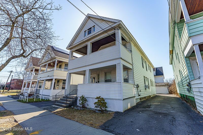 2nd image of 792 Washington Avenue
