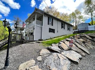 75 Prospect St, Simpson, PA 18407