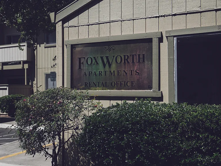 Foxworth Apartments — Photo 17