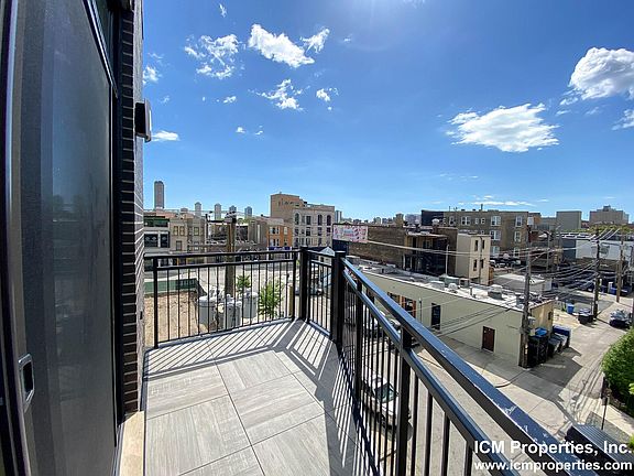 3rd image of 1071 W Cornelia Ave #4