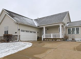 3919 N Willowbend Rd NE, Cedar Rapids, IA 52411