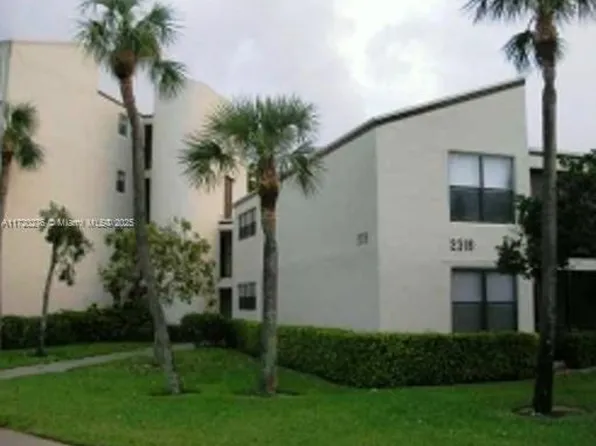 2318 S Cypress Bend Dr APT 125, Pompano Beach, FL 33069