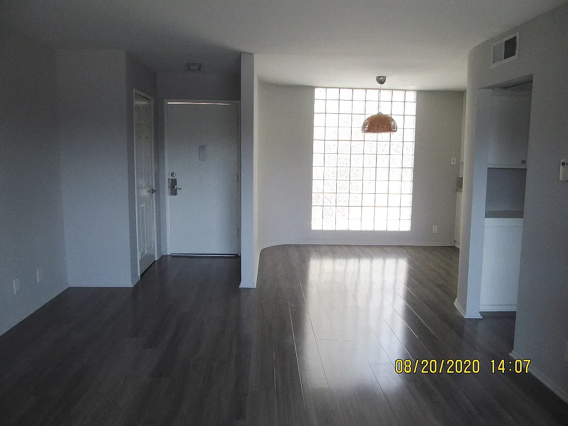 Lido Apartments - 5105 Inglewood Blvd — Photo 4