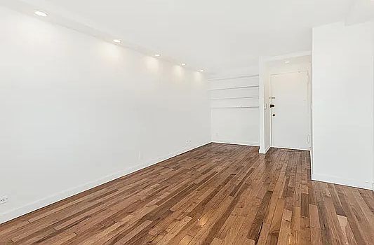 5th image of 920 Metcalf Ave APT 14L