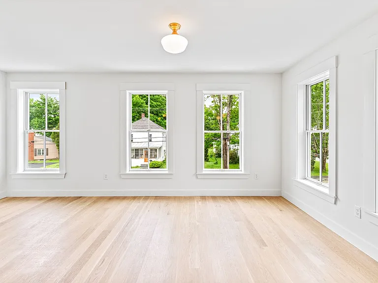 55 Weston Ave — Photo 25