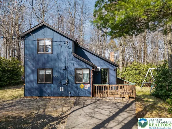 112 Crazy Horse Ct, Long Pond, PA 18334