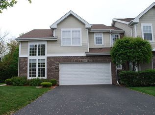 989 Willow St, Itasca, IL 60143