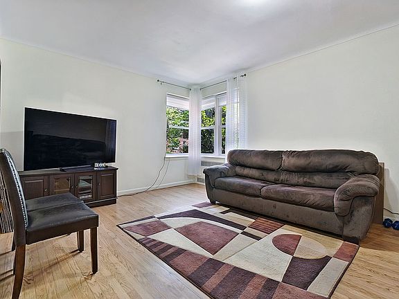 2nd image of 1615 Avenue 411