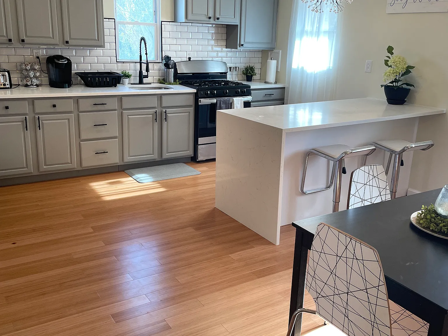 3 bed, 2.5 bath, 1750 sqft, $3,800 — Photo 2