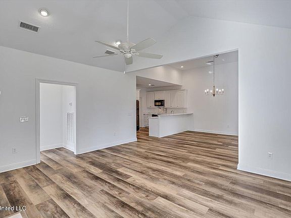 4th image of 1930 Sweetwater Dr