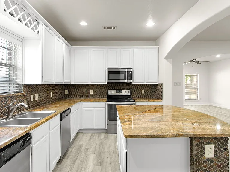 3138 Rogers Ave — Photo 16