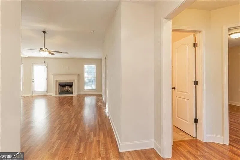 3 bed, 2.0 bath, 1454 sqft, $1,895 — Photo 3