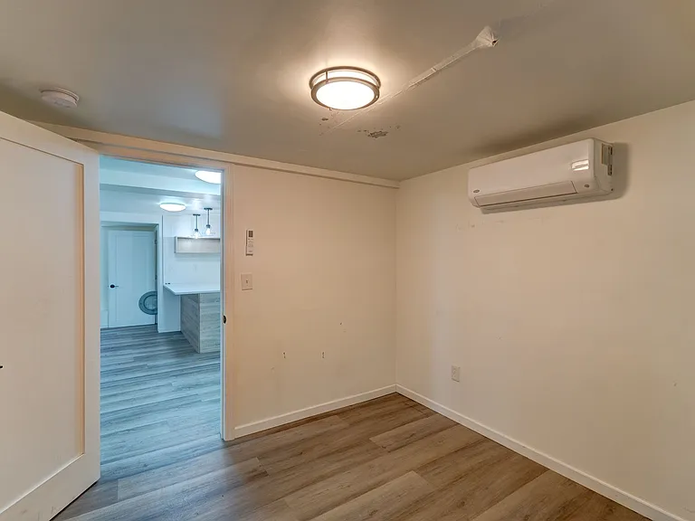 420 Whitney Ave — Photo 20