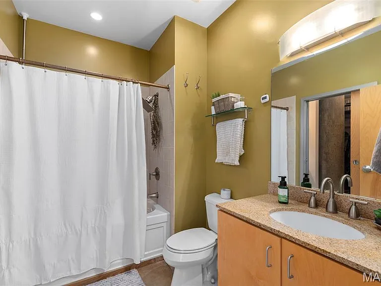 2323 Locust St #308 — Photo 28