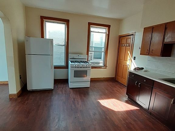 2nd image of 3251 S Carpenter St #1R
