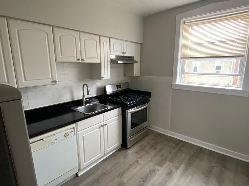 1st image of 909 Washington St #3E