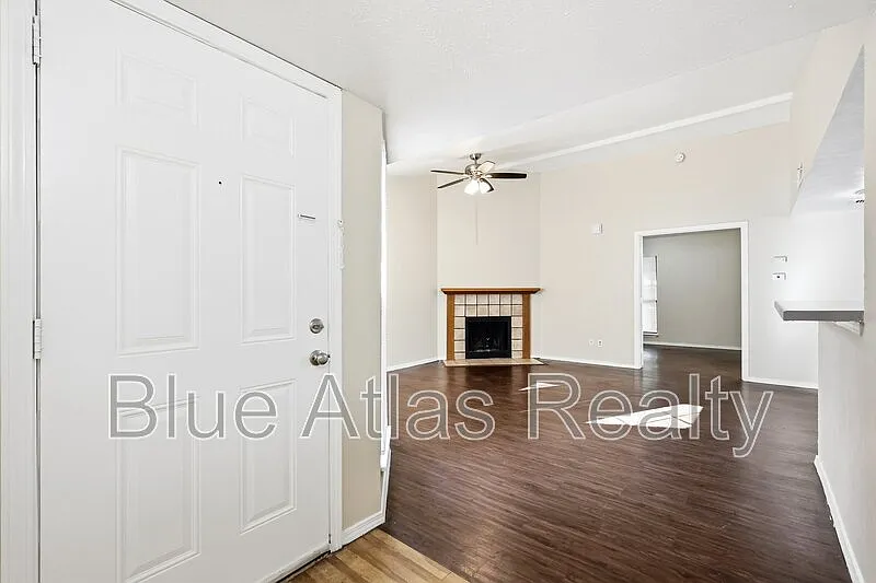 2 bed, 2.0 bath, 1088 sqft, $1,750 — Photo 2
