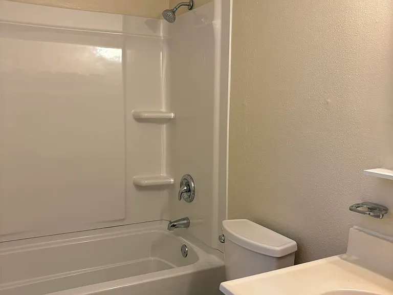 3255 Maplewood Dr — Photo 13