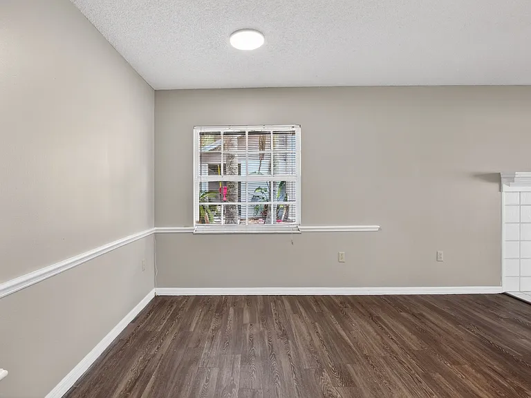 802 Arietta Cir N — Photo 18