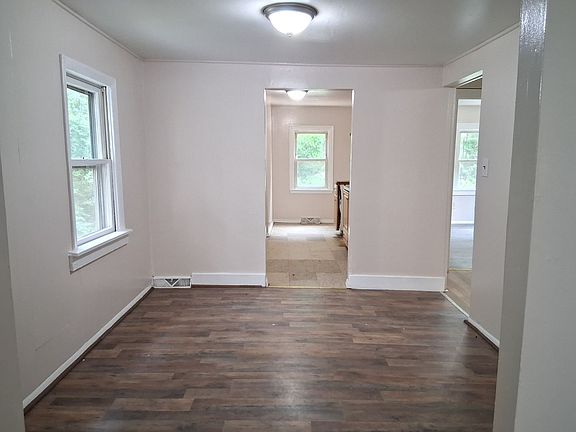 5th image of 8 Sunset Ln