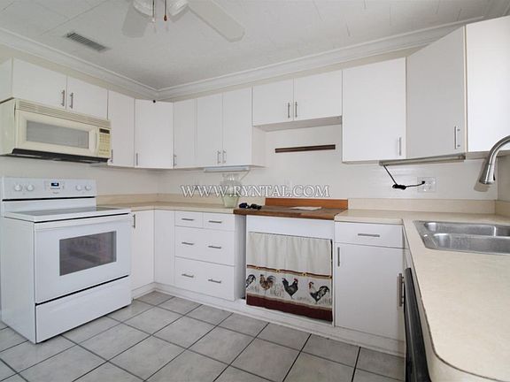 2nd image of 426 N Lime Ave